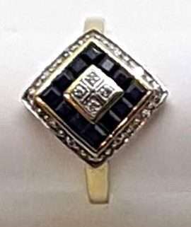 9ct gold ring with black gems