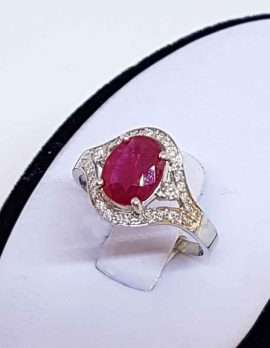 9ct gold ring single oval garnet and diamonds