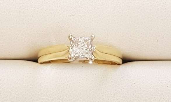18ct Gold Princess Cut Diamond Solitaire Engagement Ring