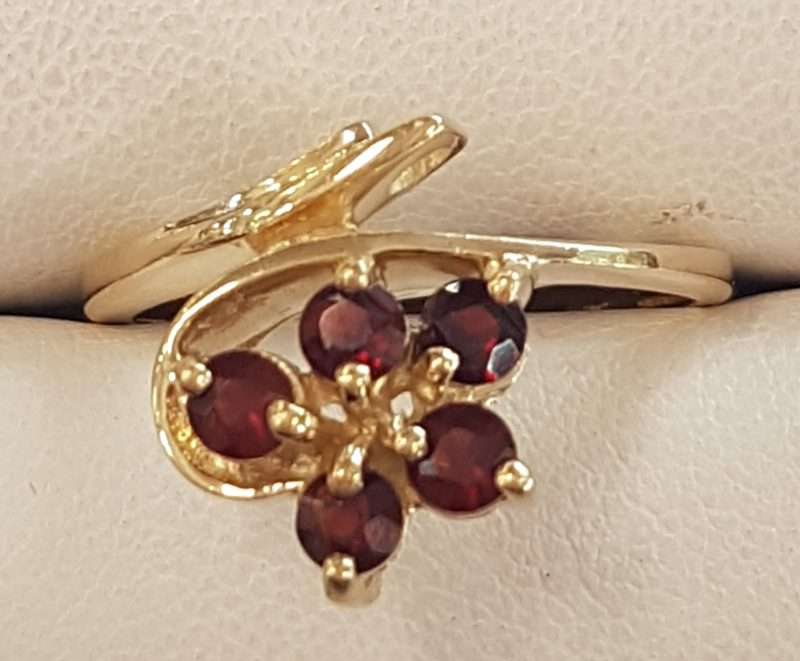 9ct Gold Garnet Flower Cluster Ring