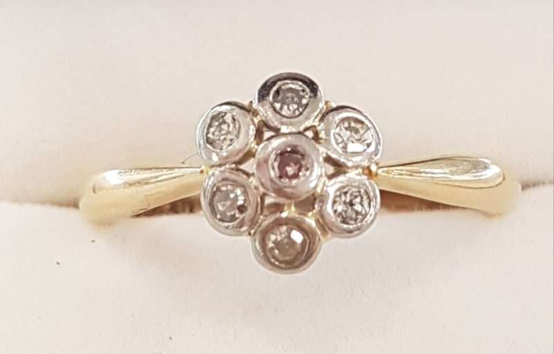 18ct Yellow Gold Diamond Daisy / Flower Ring