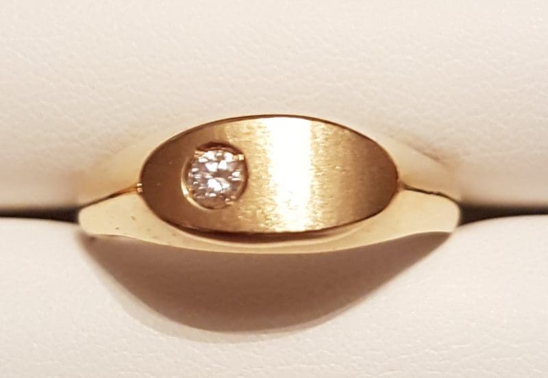 18ct Yellow Gold Solitaire Diamond Oval Signet Gents Ring
