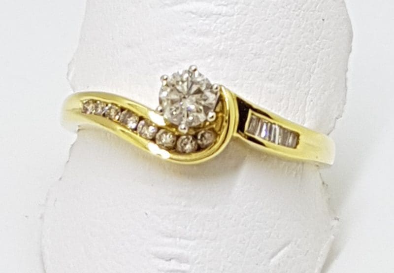 18ct Yellow Gold Diamond Twist Engagement Ring