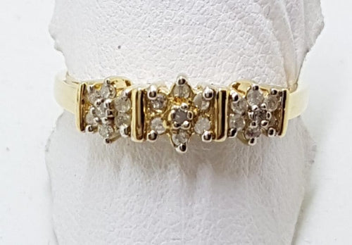 10ct Yellow Gold Diamond Daisy Ring
