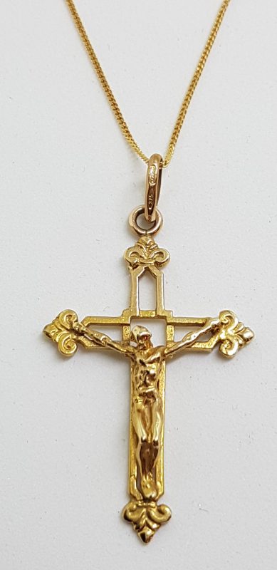 9ct Yellow Gold Ornate Crucifix / Cross Pendant on 9ct Chain