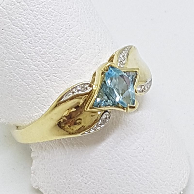 9ct Yellow Gold Topaz &amp; Diamond Ring