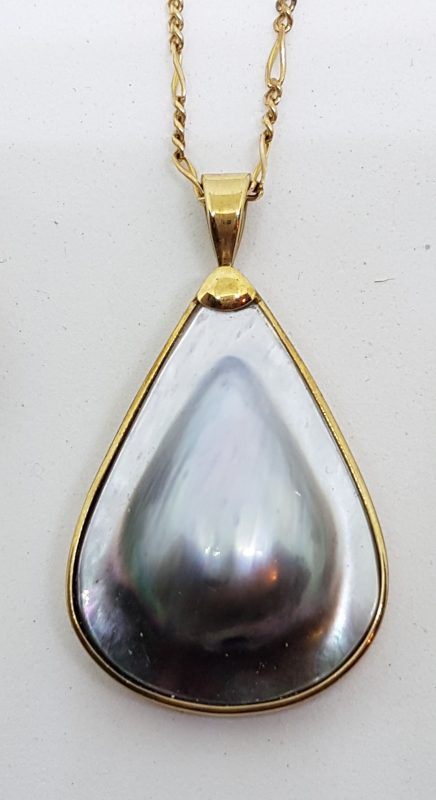 9ct Yellow Gold Large Teardrop Shape Grey / Blue / Black Mabe Pearl Pendant on Gold Chain