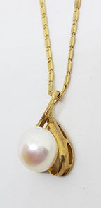 9ct Yellow Gold Pearl Twist Pendant on Gold Chain
