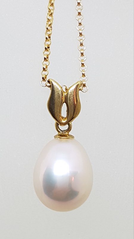 9ct Yellow Gold Pearl Pendant on Gold Chain