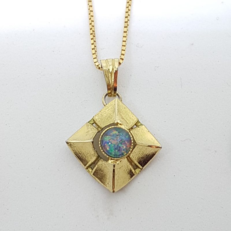 9ct Yellow Gold Opal Pendant on Gold Chain