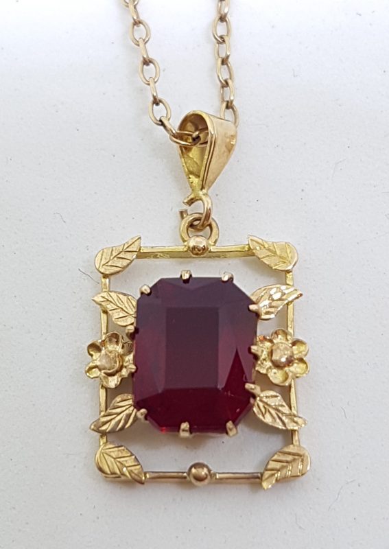 9ct Yellow Gold Red Paste Ornate Leaf Flower Design Pendant on Gold Chain