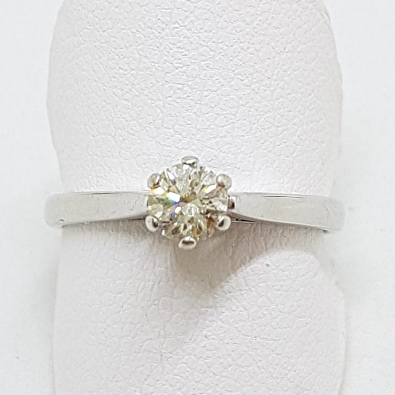 18ct White Gold Round Diamond Solitaire Engagement Ring