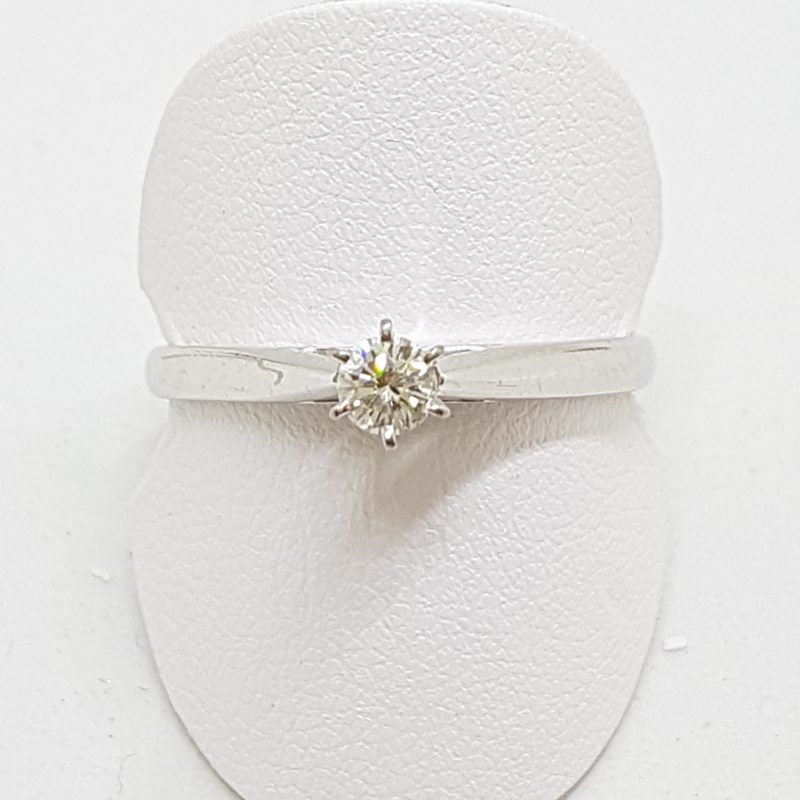 18ct White Gold Round Diamond Solitaire Engagement Ring