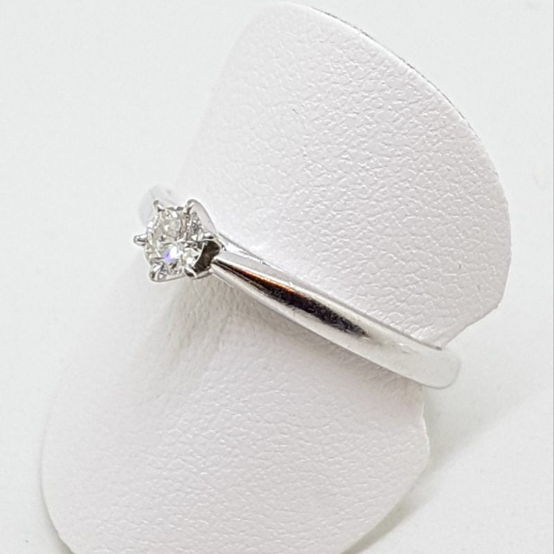 18ct White Gold Round Diamond Solitaire Engagement Ring