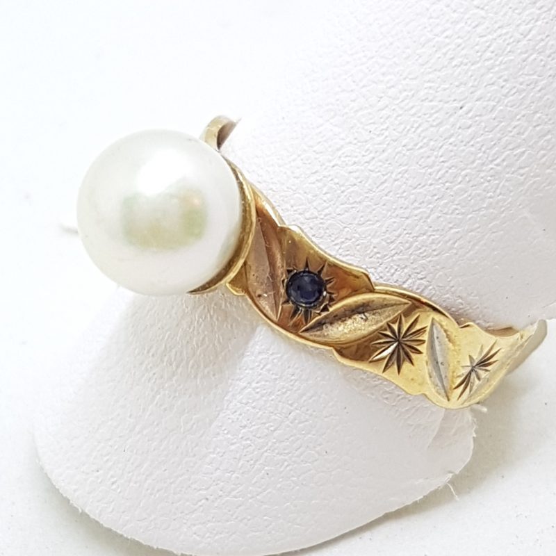 9ct Yellow Gold Pearl & Sapphire Patterned Ring
