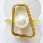 18ct Yellow Gold Large Unusual Pearl Ring