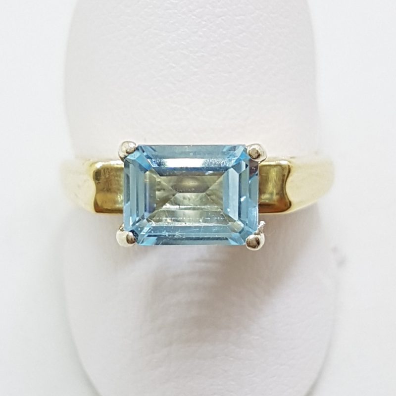 9ct Yellow Gold Rectangular High Claw Set Topaz Ring
