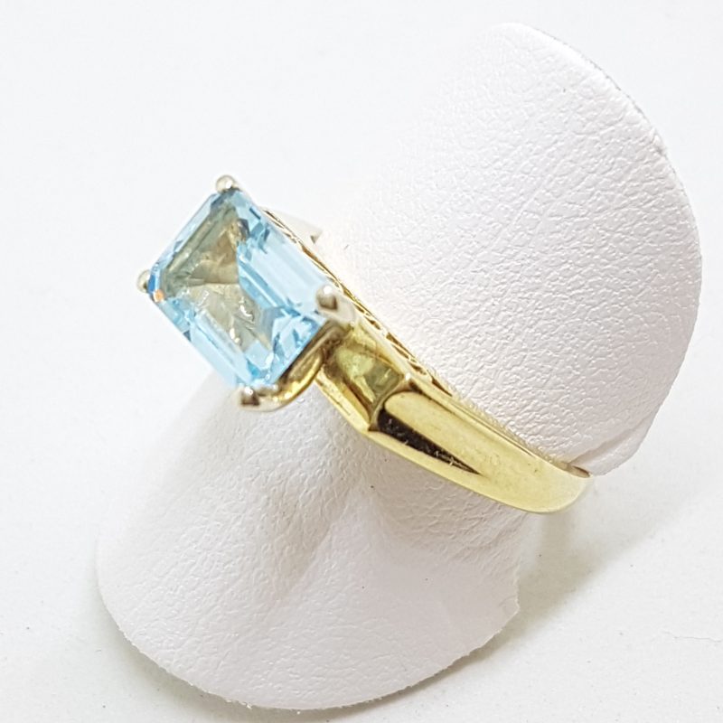 9ct Yellow Gold Rectangular High Claw Set Topaz Ring
