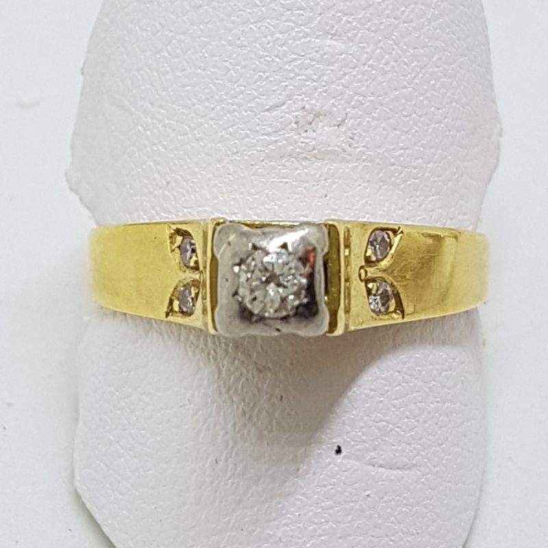 18ct Yellow Gold Diamond Engagement Ring