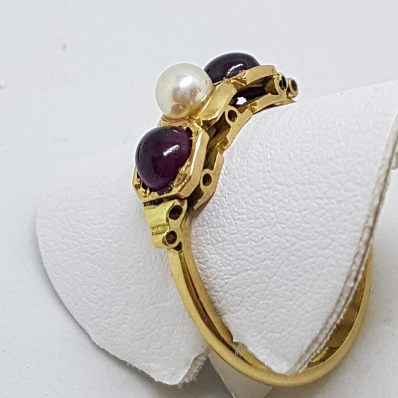 18ct Yellow Gold Cabochon Garnet and Pearl Ring