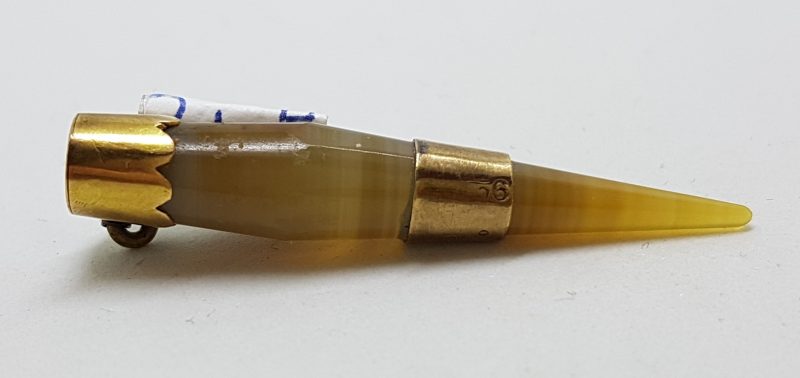 9ct Yellow Gold Jade Pointy Brooch