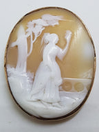 9ct Yellow Gold Large Oval Lady Scenery Cameo Brooch - Antique / Vintage