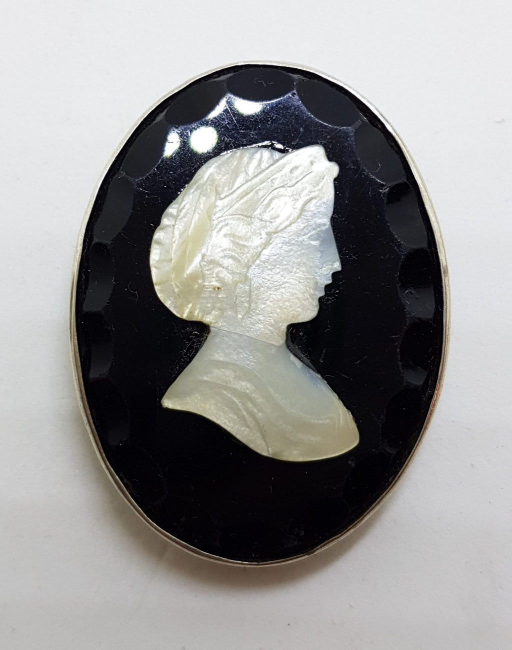 Sterling Silver Large Oval Black &amp; Mother of Pearl Lady Cameo Brooch