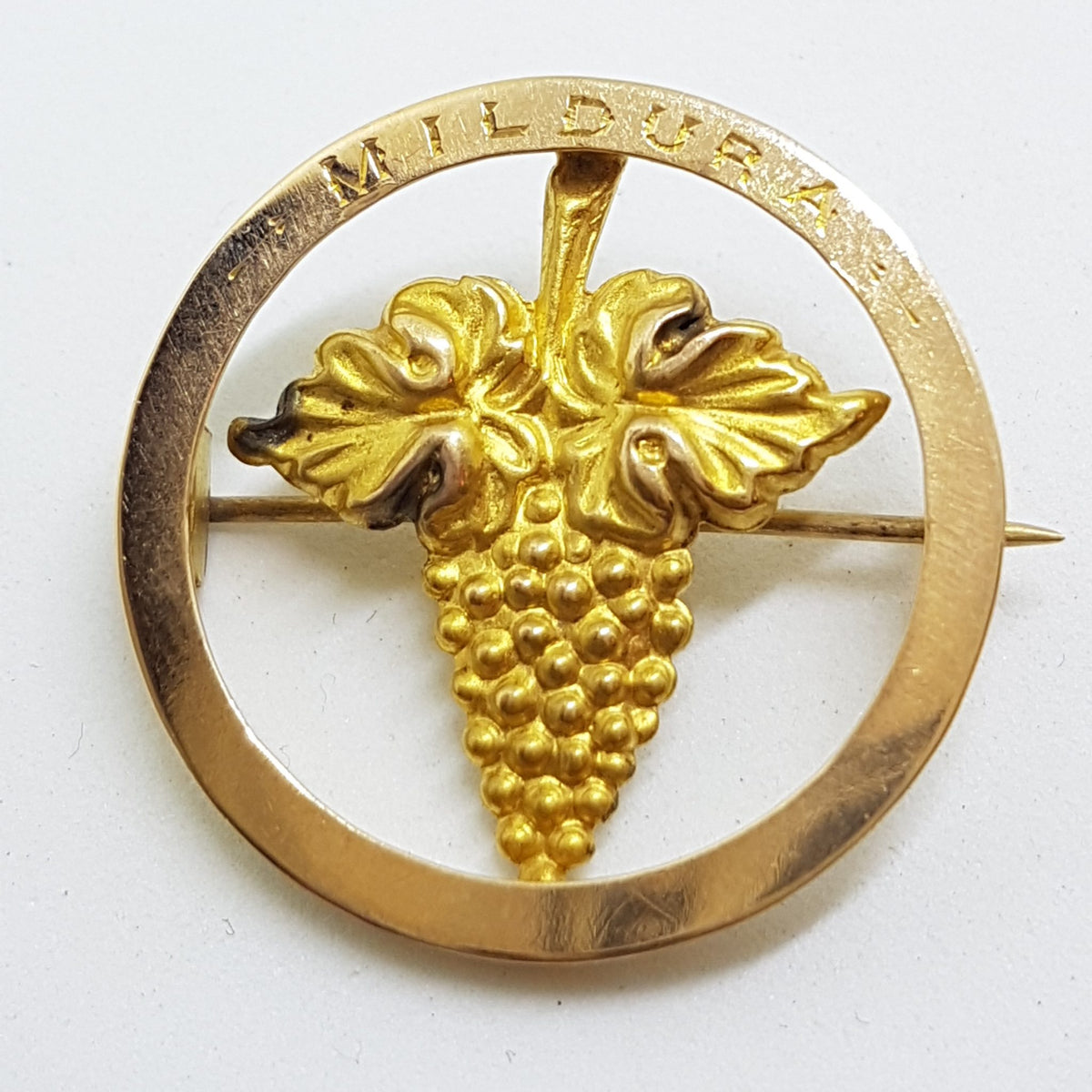 15ct Yellow Gold Ornate Mildura Grape / Grapevine Round Brooch – Antique / Vintage