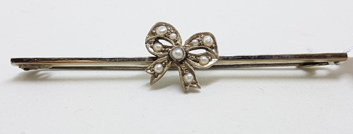 9ct White Gold Seed Pearl Bow on Bar Brooch – Antique / Vintage