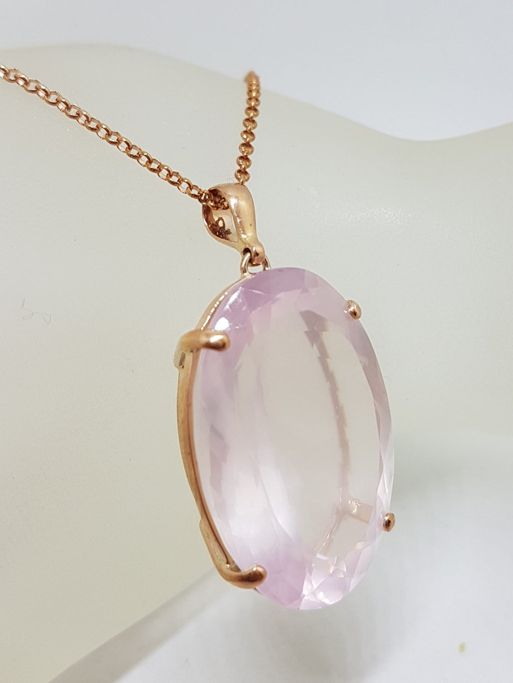 9ct Rose Gold Rose Quartz Pendant - Oval - on 9ct Chain