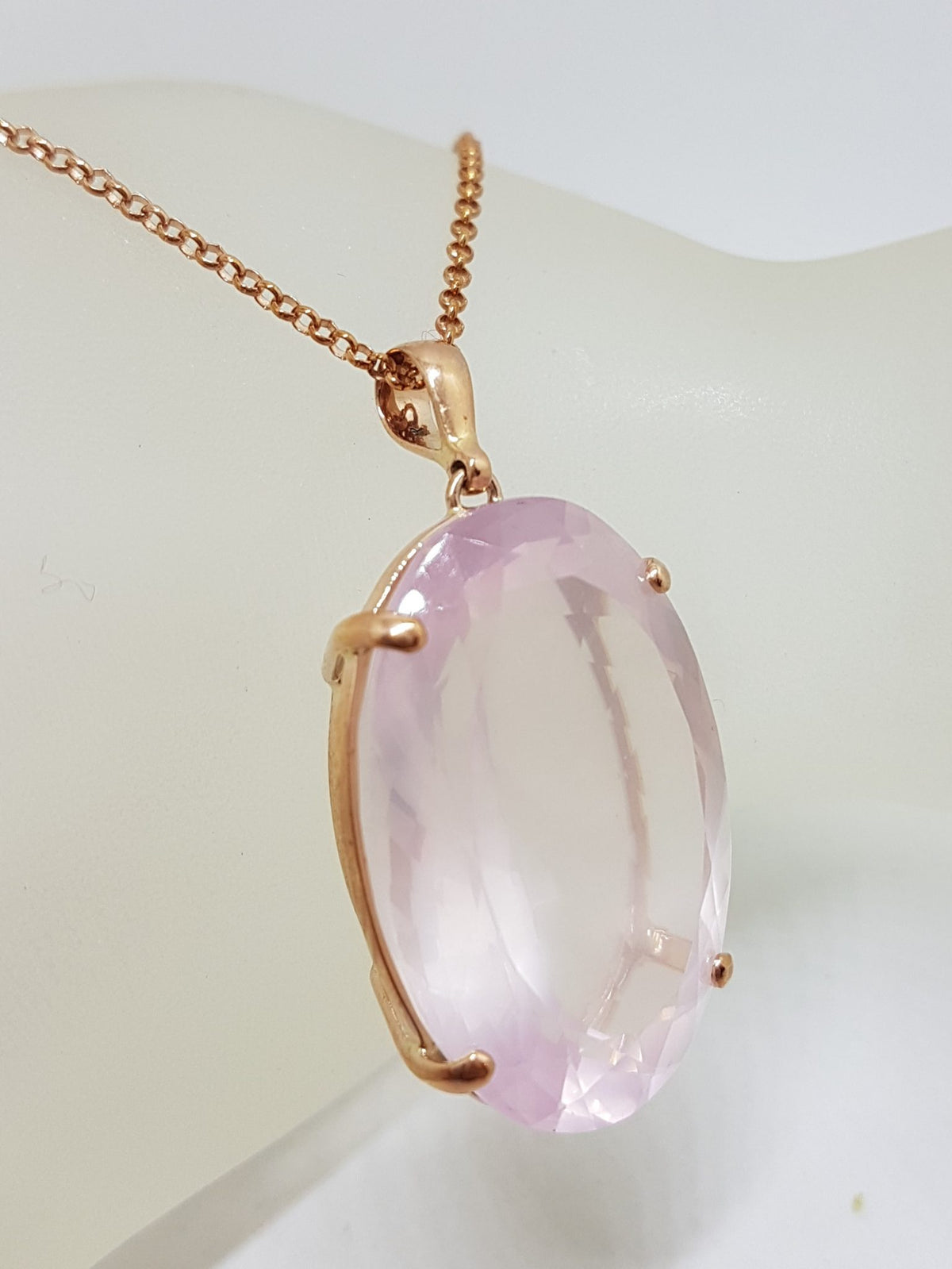 9ct Rose Gold Rose Quartz Pendant - Oval - on 9ct Chain