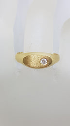 18ct Yellow Gold Solitaire Diamond Oval Signet Gents Ring