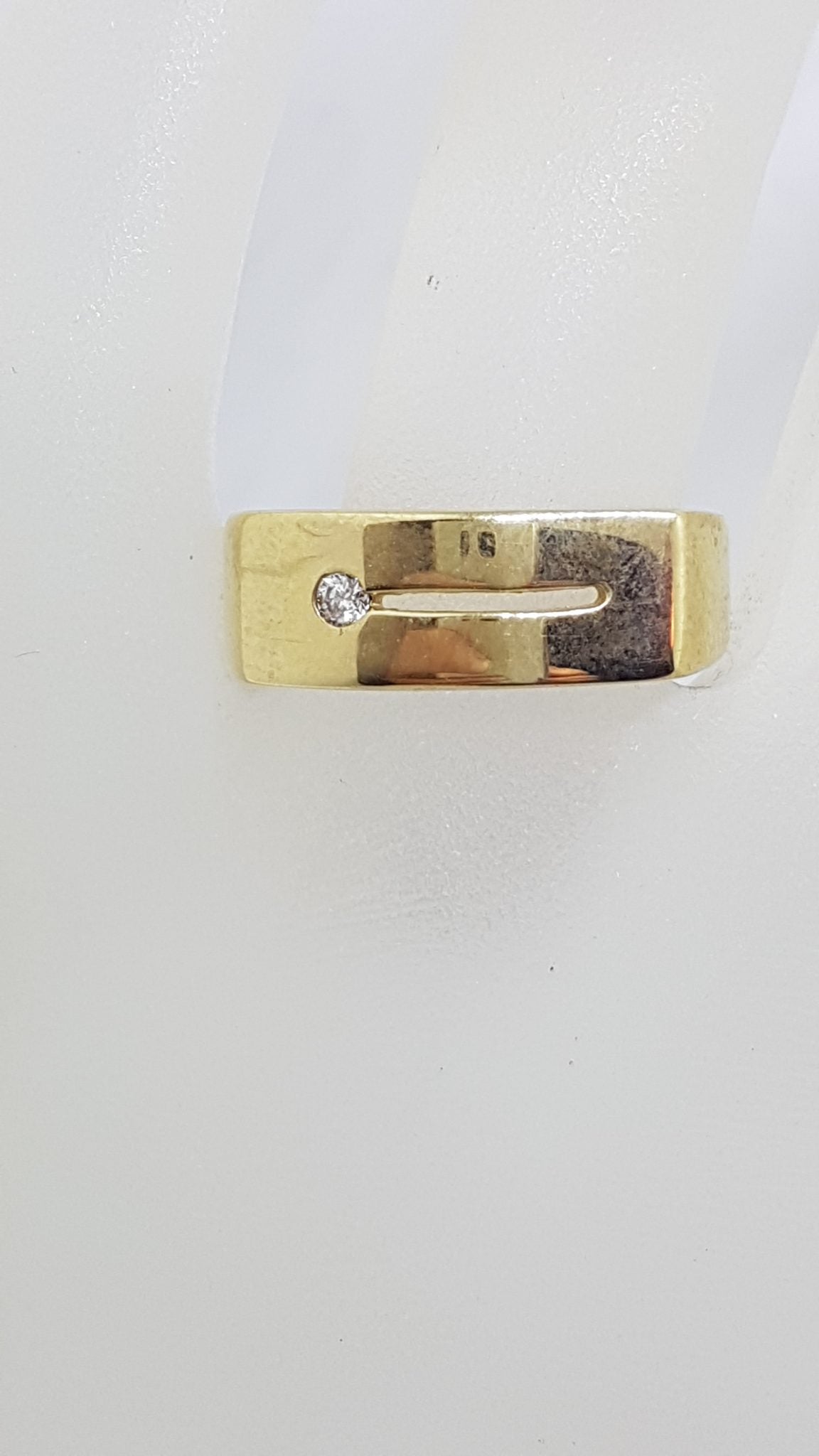 9ct Yellow Gold Wide Diamond Solitaire Rectangular Set Gents Ring