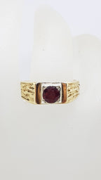 9ct Yellow Gold Round Garnet with Patterned Design Large Size Ladies / Gents Ring - Antique / Vintage
