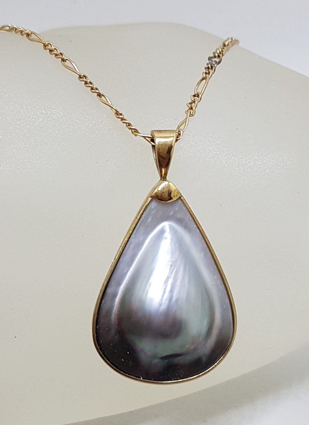 9ct Yellow Gold Large Teardrop Shape Grey / Blue / Black Mabe Pearl Pendant on Gold Chain