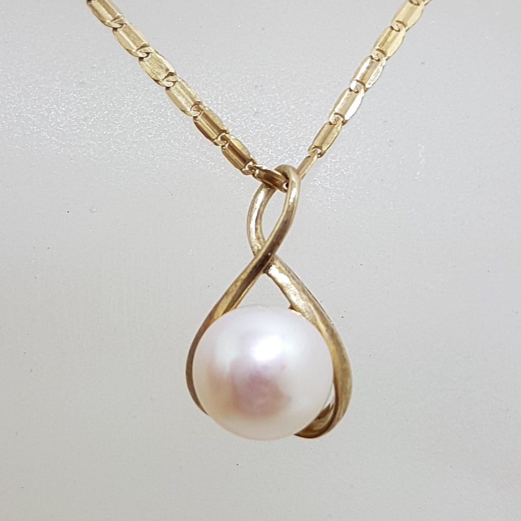 9ct Yellow Gold Pearl Twist Pendant on Gold Chain