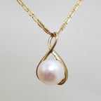 9ct Yellow Gold Pearl Twist Pendant on Gold Chain