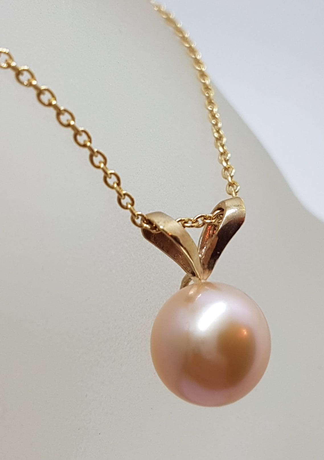 9ct Yellow Gold Pink Pearl Pendant on Gold Chain