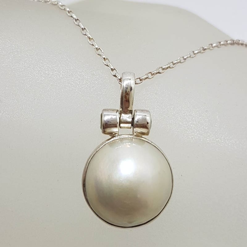 Sterling Silver Round Mabe Pearl with Peridot Pendant on Silver Chain