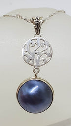 Sterling Silver Blue / Black Round Mabe Pearl Ornate Filigree Circle Pendant on Silver Chain