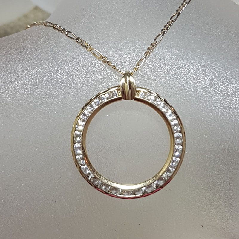 9ct Yellow Gold Cubic Zirconia Round Circle Pendant on Gold Chain