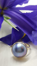 9ct Yellow Gold Bezel Set Round Dark Blue / Black Mabe Pearl Ring