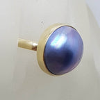 9ct Yellow Gold Bezel Set Round Dark Blue / Black Mabe Pearl Ring