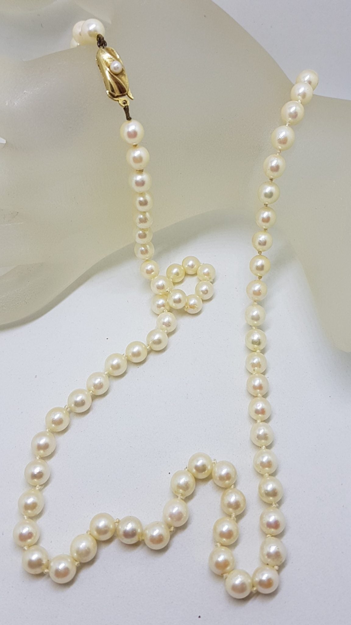 9ct Yellow Gold Clasped Vintage Cultured Pearl Necklace