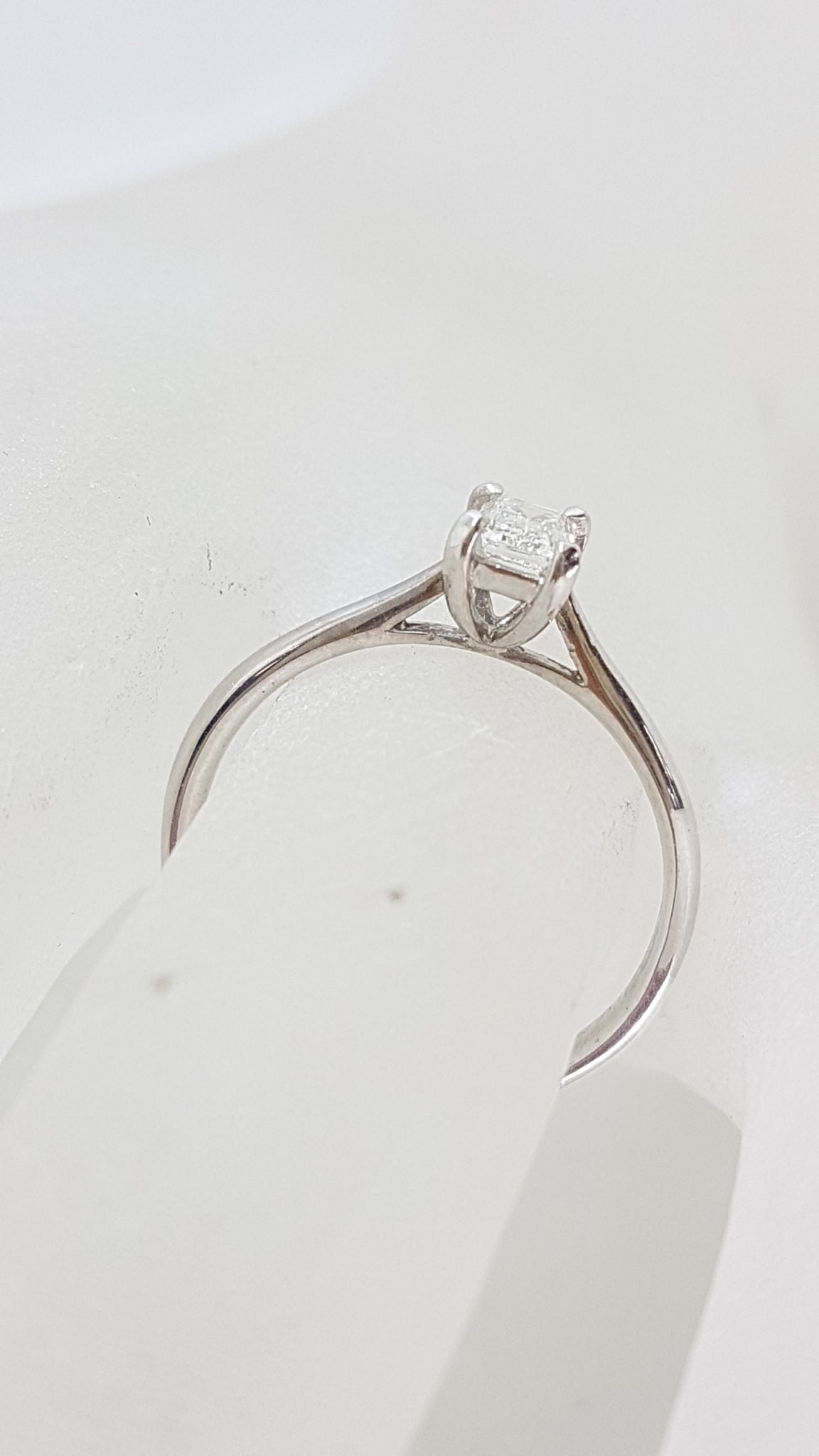 9ct White Gold Claw Set Rectangular Baguette Diamond Solitaire Engagement Ring