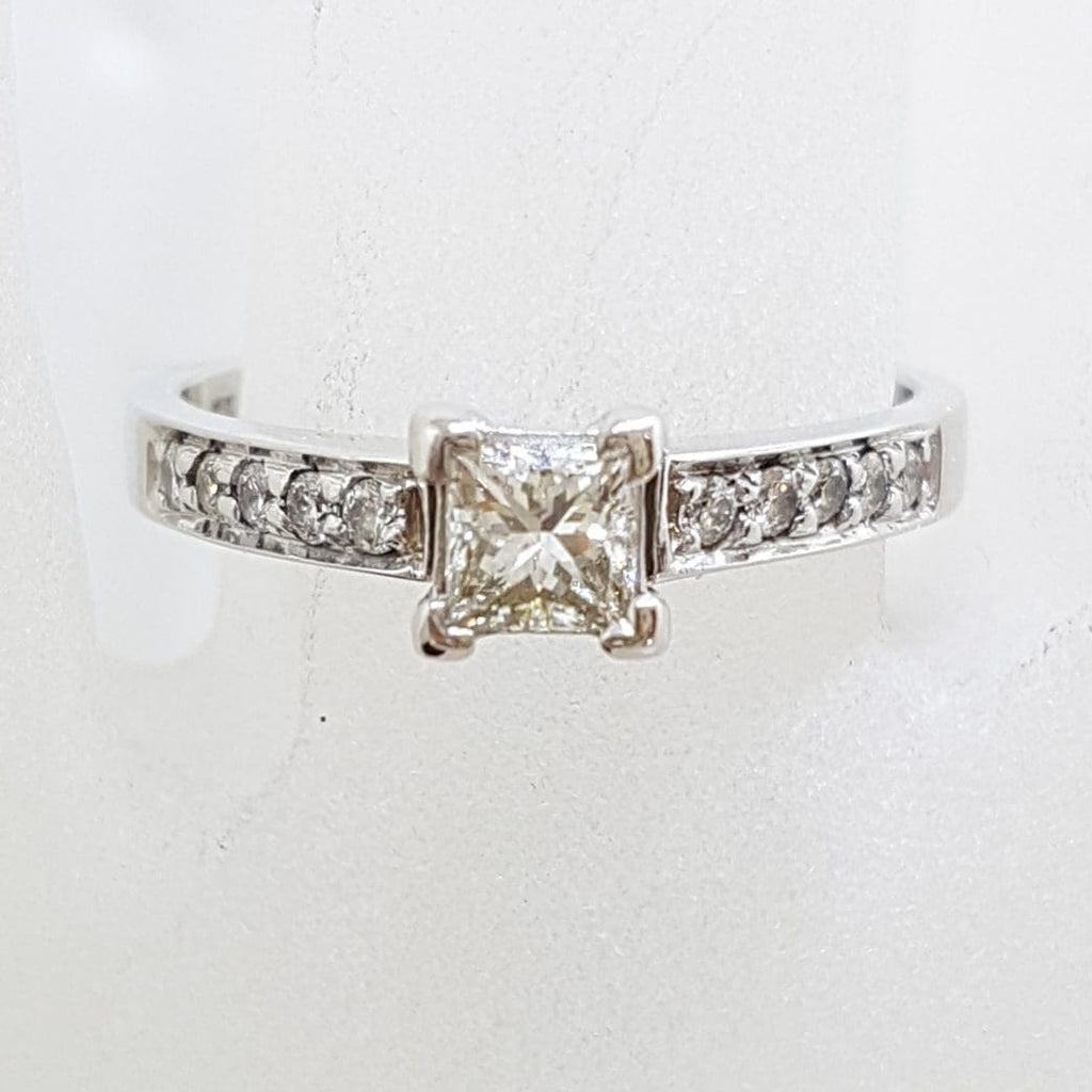 18ct White Gold Princess and Round Cut Diamond Engagement Ring