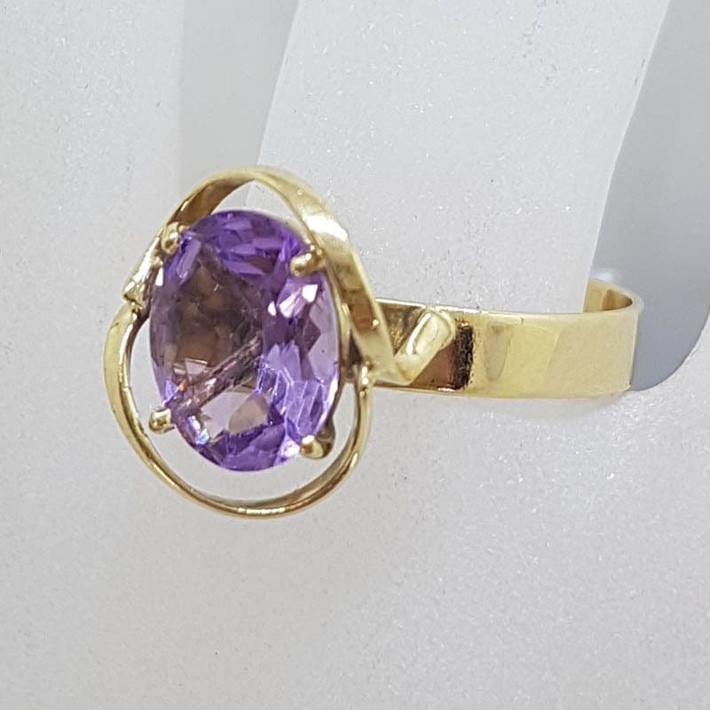 9ct Yellow Gold Oval Amethyst Ring - High Set with Rim Around Stone - Antique / Vintage