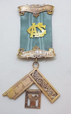9ct Yellow Gold Freemason Jewel / Masonic Medal - Freemasons Lodge S.F. St. Oswald 442 - with Blue Ribbon - Antique / Vintage