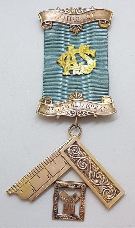 9ct Yellow Gold Freemason Jewel / Masonic Medal - Freemasons Lodge S.F. St. Oswald 442 - with Blue Ribbon - Antique / Vintage
