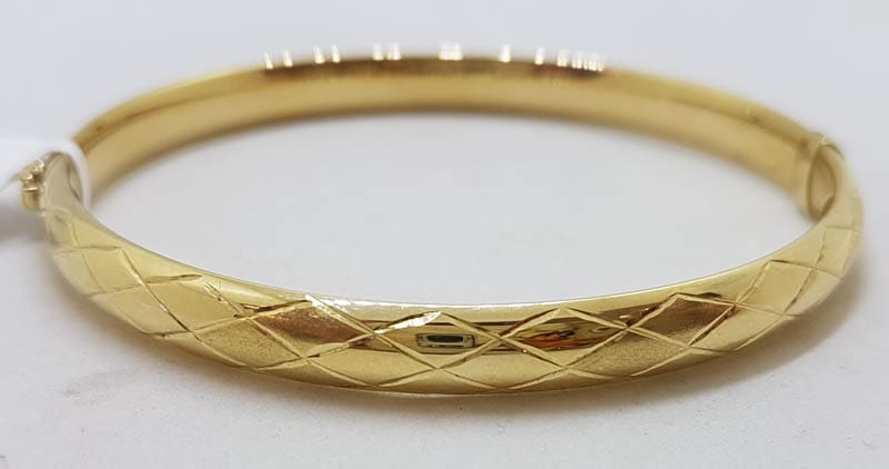 9ct Yellow Gold Diamond Pattern / Design Hinged Bangle